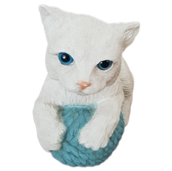 1970s Vintage 7" Blue Eyed Kitten - Picture 1 of 7